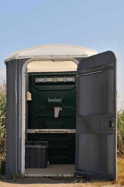 Best Porta potty delivery and setup  in Downers Grove, IL